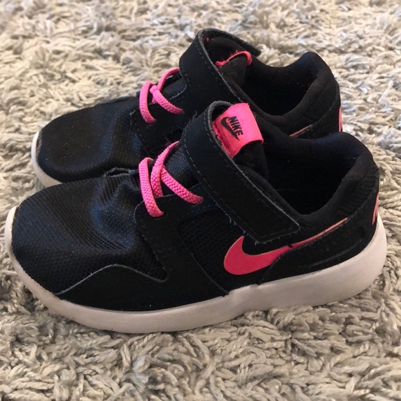 Nike Toddler Shoes- Pink and Black- Size 9c - Picture 1 of 5